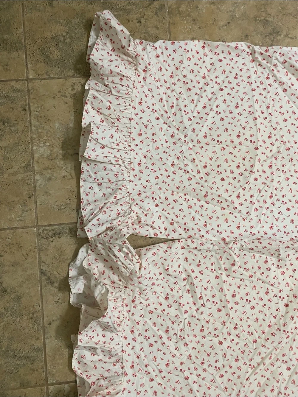 2 VTG Ralph Lauren Calico Red Floral Cotton USA Made Ruffle Trim Pillow Cases